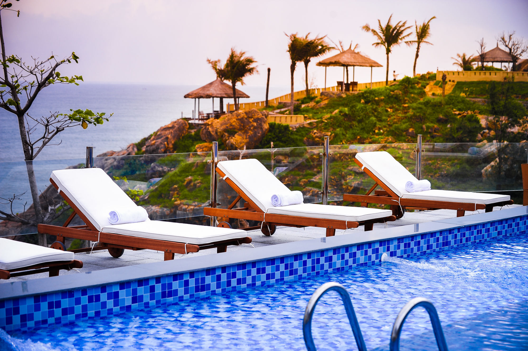 Aurora Villas And Resort Куїнон Екстер'єр фото